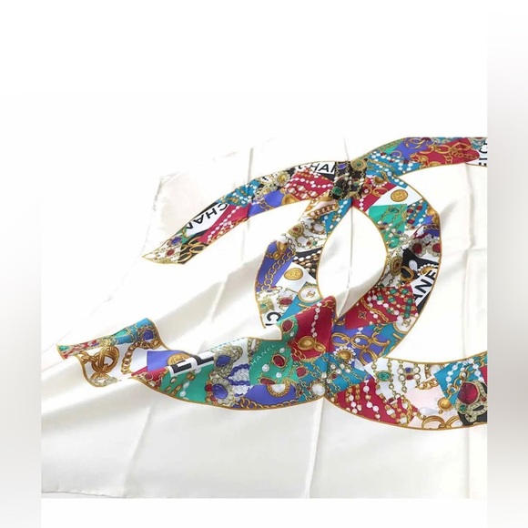 CHANEL Logo Interlocking CC’s Silk Scarf - Picture 2 of 8